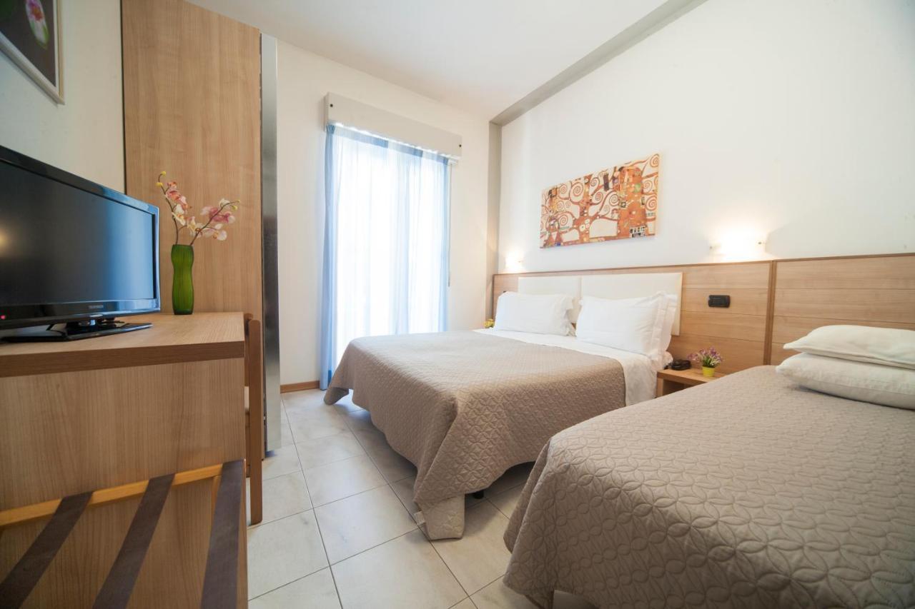Hotel Betty Personal Style And Beach Village Rímini Exterior foto