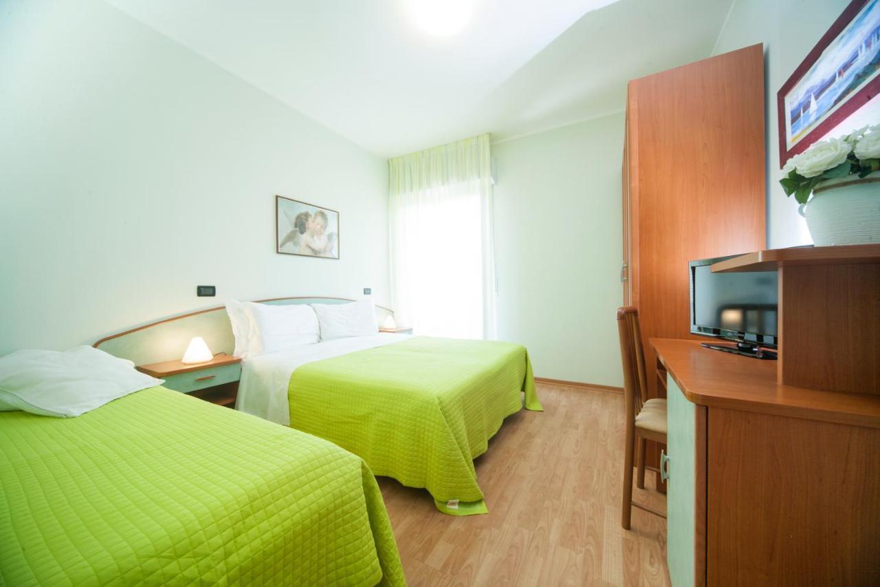 Hotel Betty Personal Style And Beach Village Rímini Exterior foto