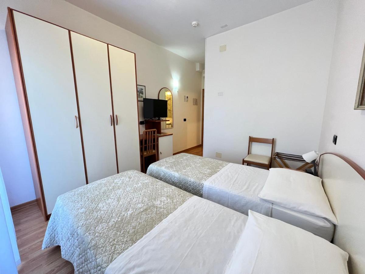Hotel Betty Personal Style And Beach Village Rímini Exterior foto