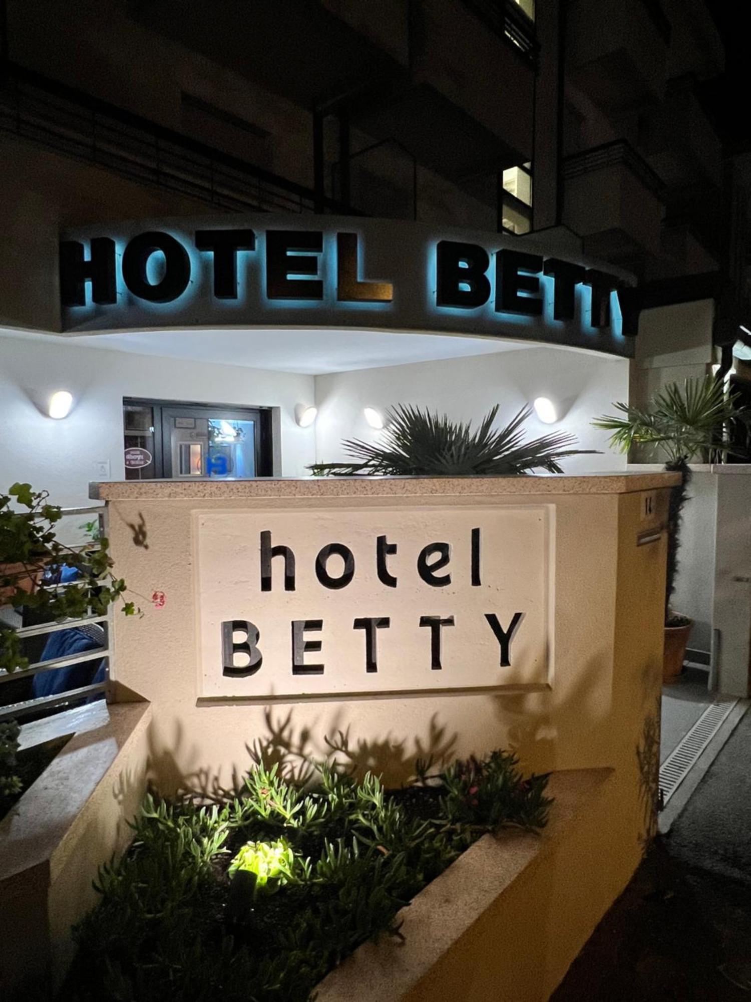 Hotel Betty Personal Style And Beach Village Rímini Exterior foto