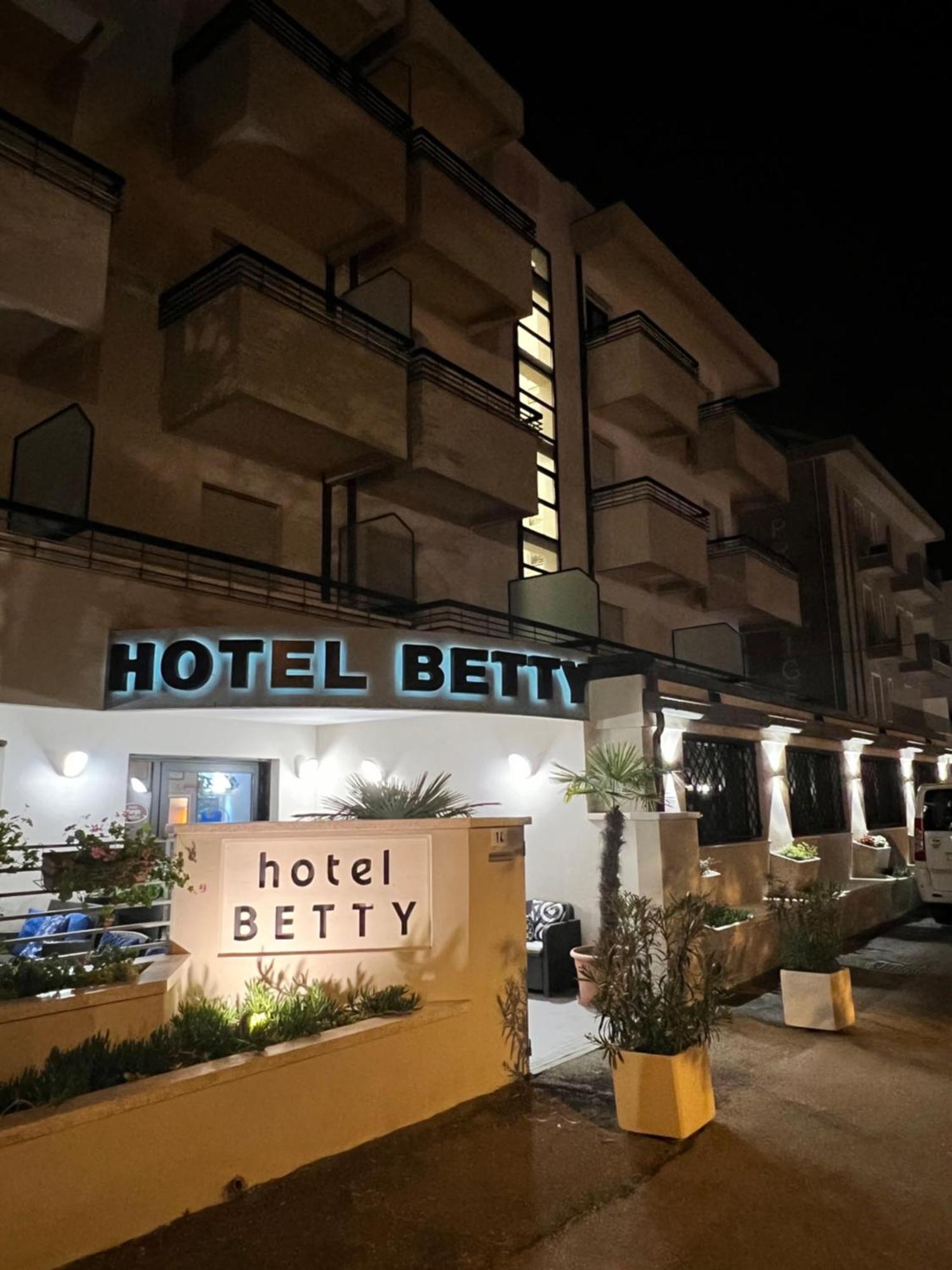 Hotel Betty Personal Style And Beach Village Rímini Exterior foto